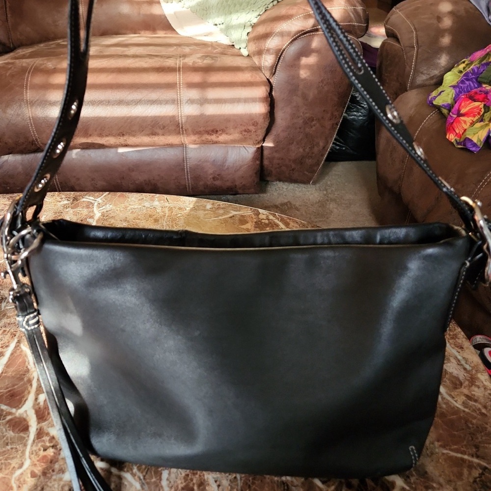 Elegant Black Leather Shoulder Bag